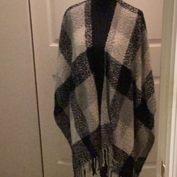 Woolrich Sweaters - 🖤NWT Just Too Warm & Soft Woolrich Wrap One Size Fits All Makes Perfect Gift 🖤